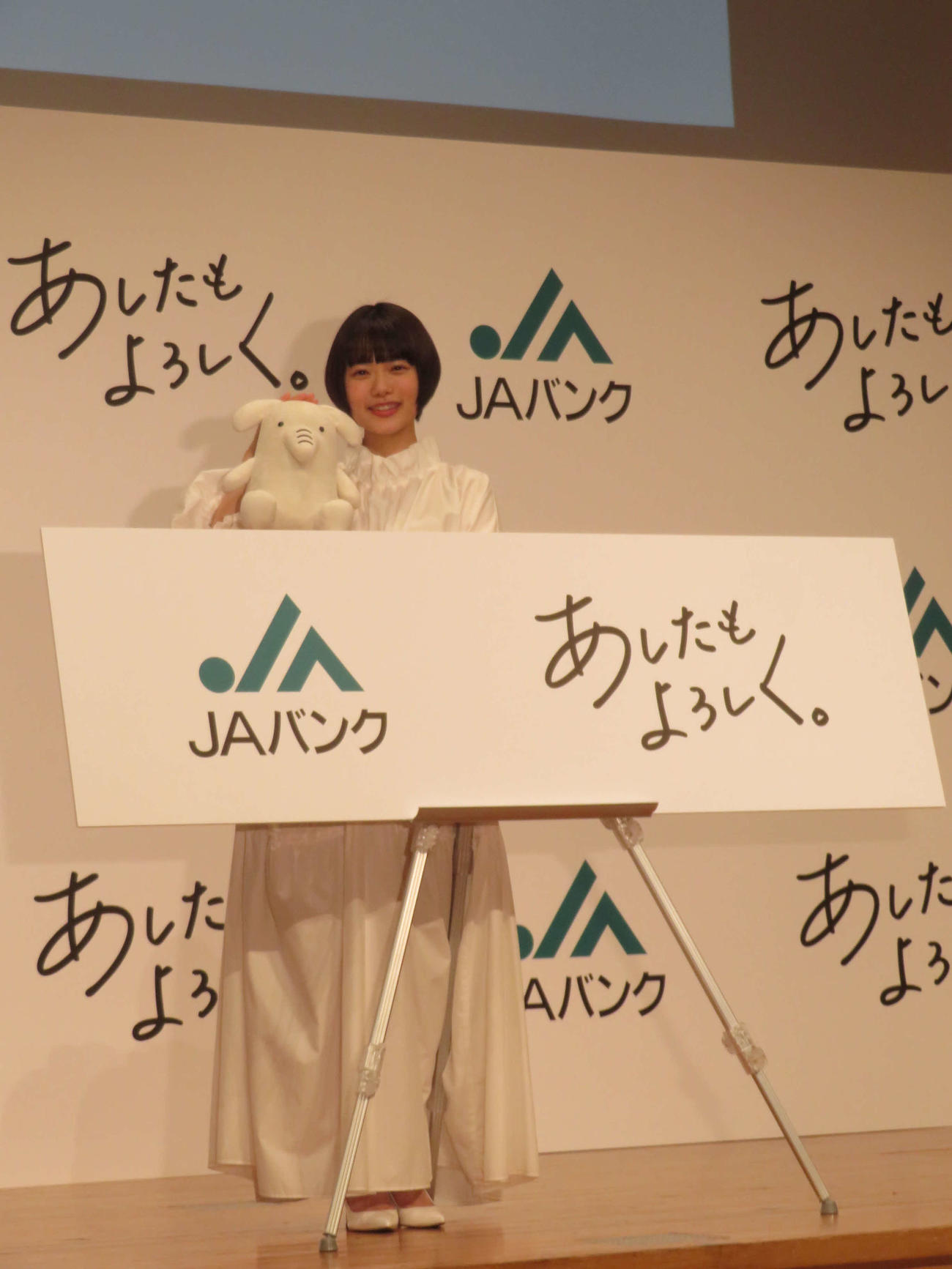 JAバンク新CM発表会に登壇した杉咲花（撮影・村上幸将）