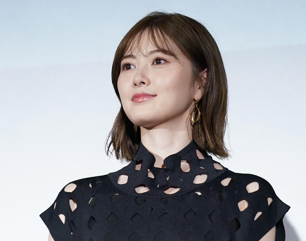 フジテレビ開局65周年特別企画「風間公親－教場0－」完成披露舞台あいさつで笑顔を見せるす白石麻衣（撮影・垰建太）