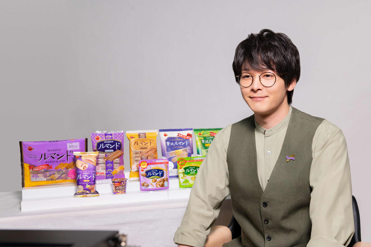 ウェブCM「贅沢ルマンド宇治抹茶　気になる味」編に出演する中村倫也