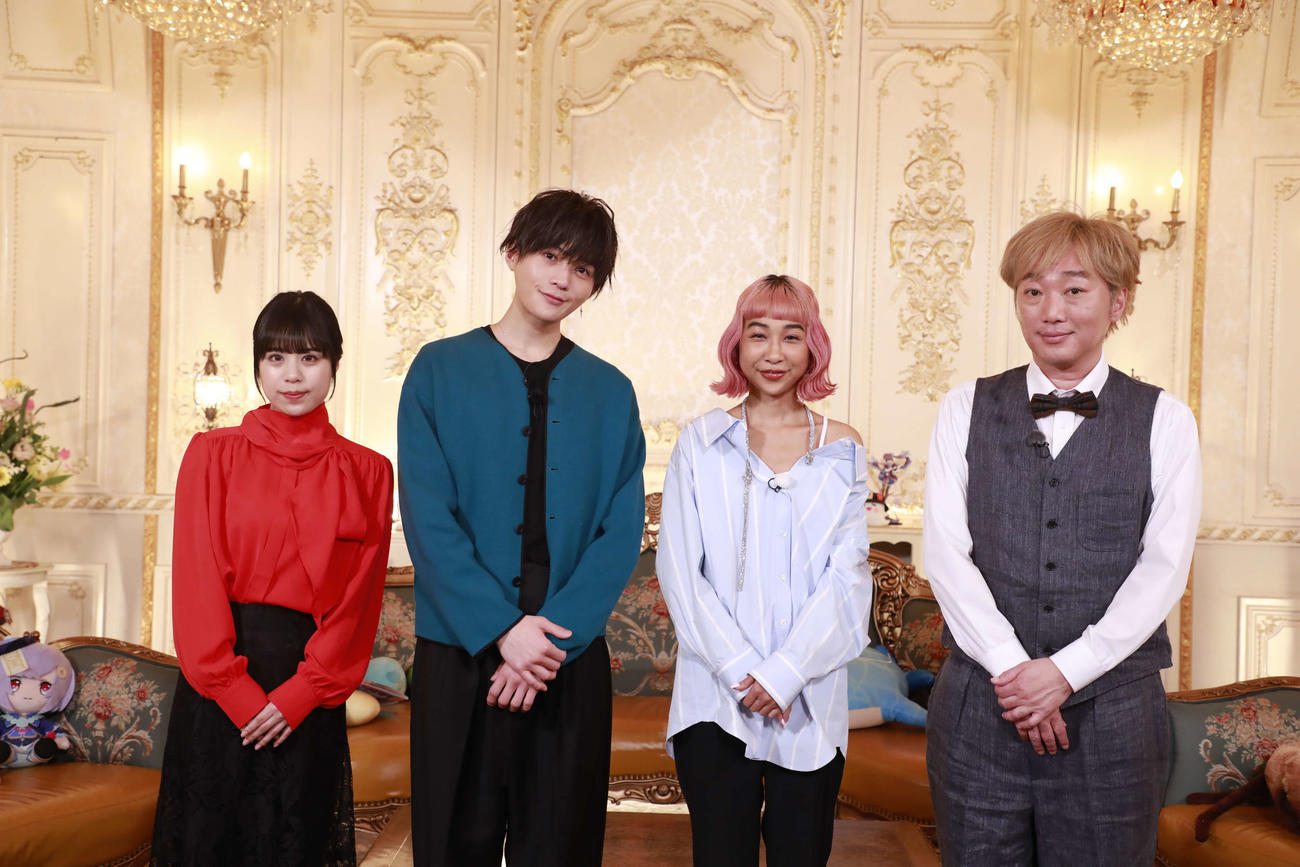 BS朝日「夜な夜な不思議の館にて～御曹司・八木勇征からの招待状～」に出演する、左からいわたまあり、八木勇征、ゲストの青山テルマ、小沢一敬