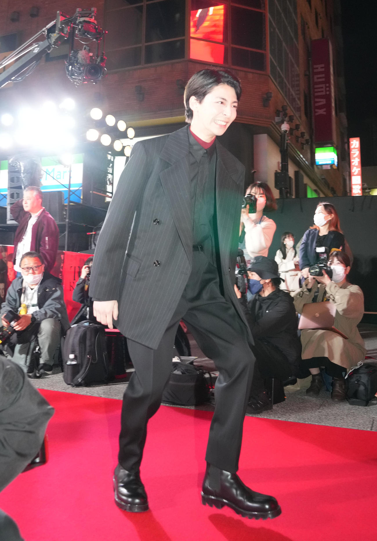 映画「東京リベンジャーズ2　血のハロウィン編－運命－」のレッドカーペットイベントで登壇する高杉真宙（撮影・狩俣裕三）