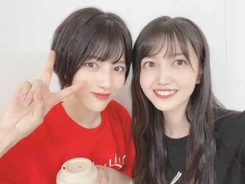 乃木坂46久保史緒里(右)と林瑠奈。久保史緒里公式ブログより