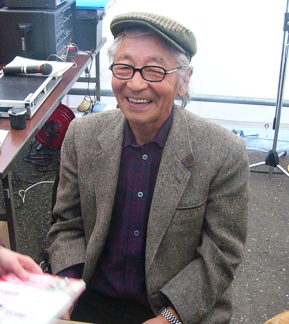 06年1月、伊勢崎オート場内でサイン会を行う畑正憲さん