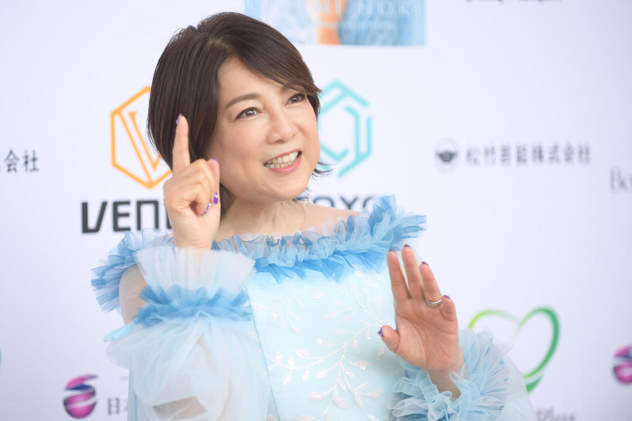 凱旋ライブ前、囲み取材を行う堀ちえみ（撮影・滝沢美穂子）