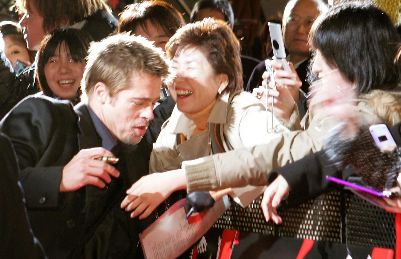 2005年1月、映画「オーシャンズ12」PR来日　ブラッド・ピットはプレミア試写会でファンのパワーにたじたじ