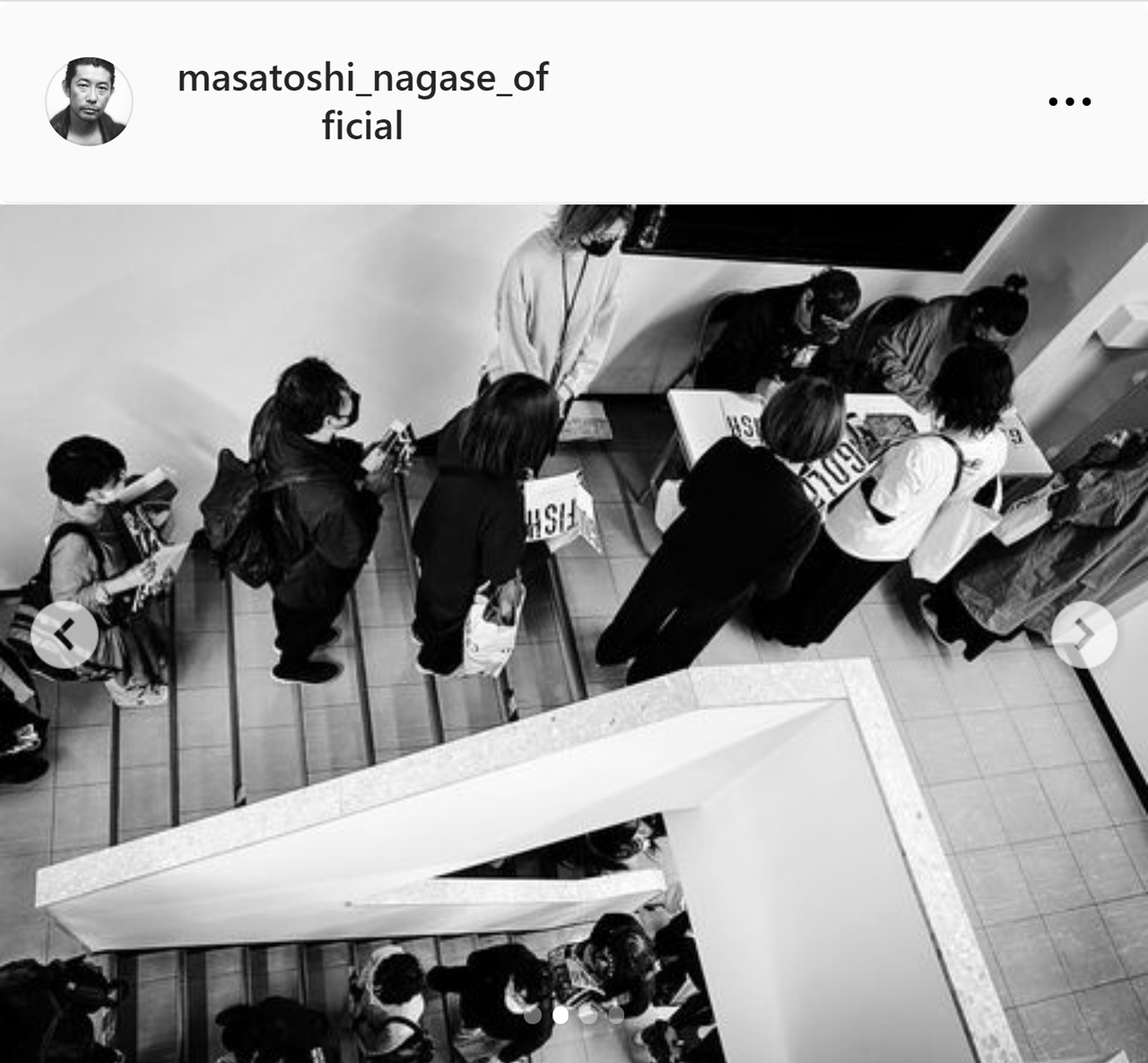 永瀬正敏のサイン会に行列をつくる人々（永瀬正敏のインスタグラムから