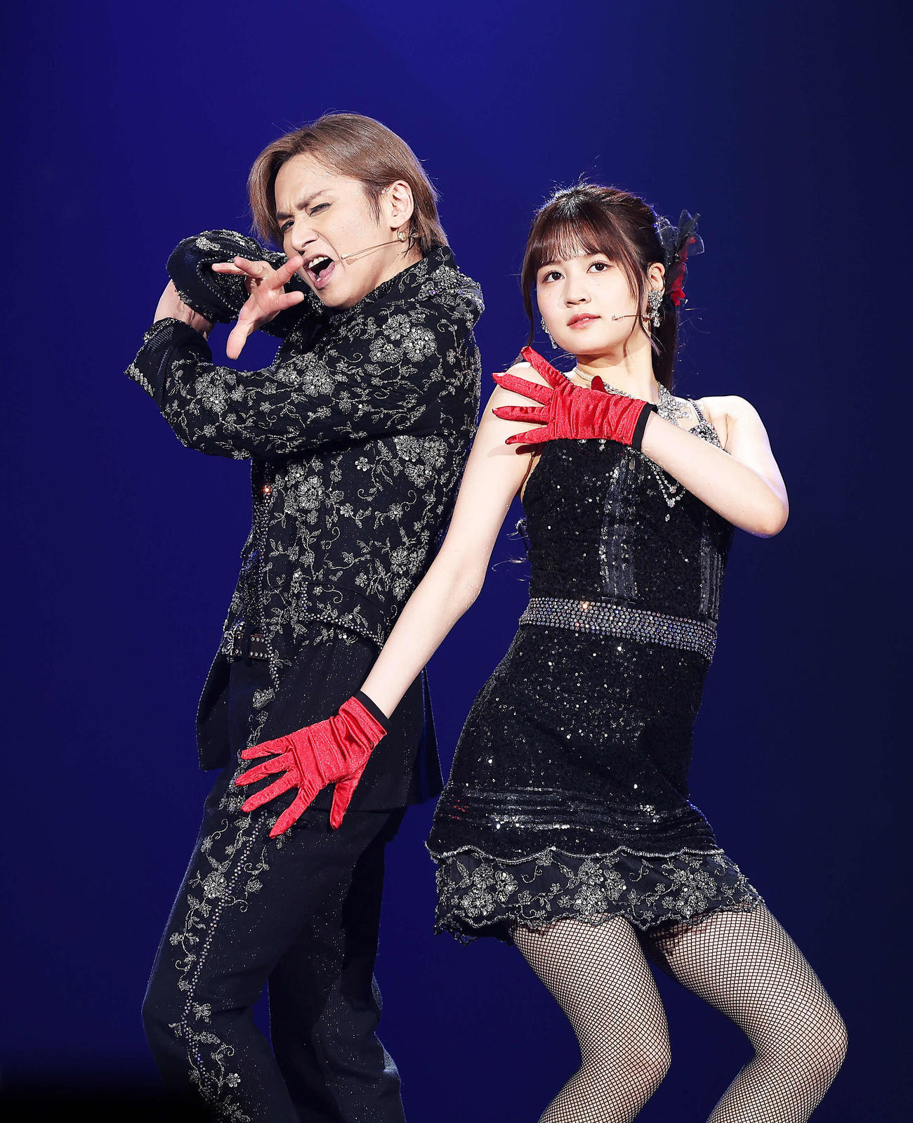 「Endless SHOCK　－Eternal－」公開ゲネプロで熱演する堂本光一（左）と中村麗乃（撮影・河田真司）