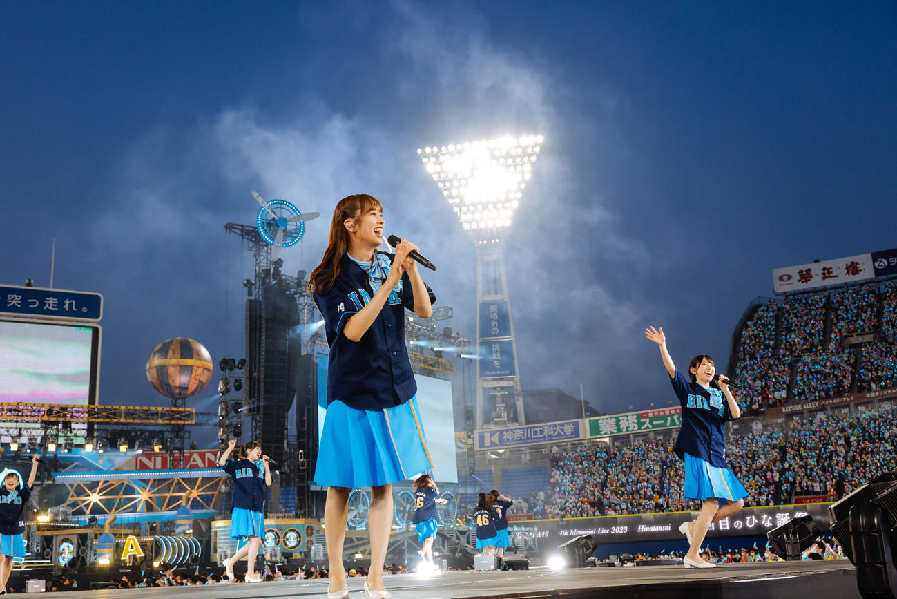 4周年ライブ「4回目のひな誕祭」でパフォーマンスする日向坂46