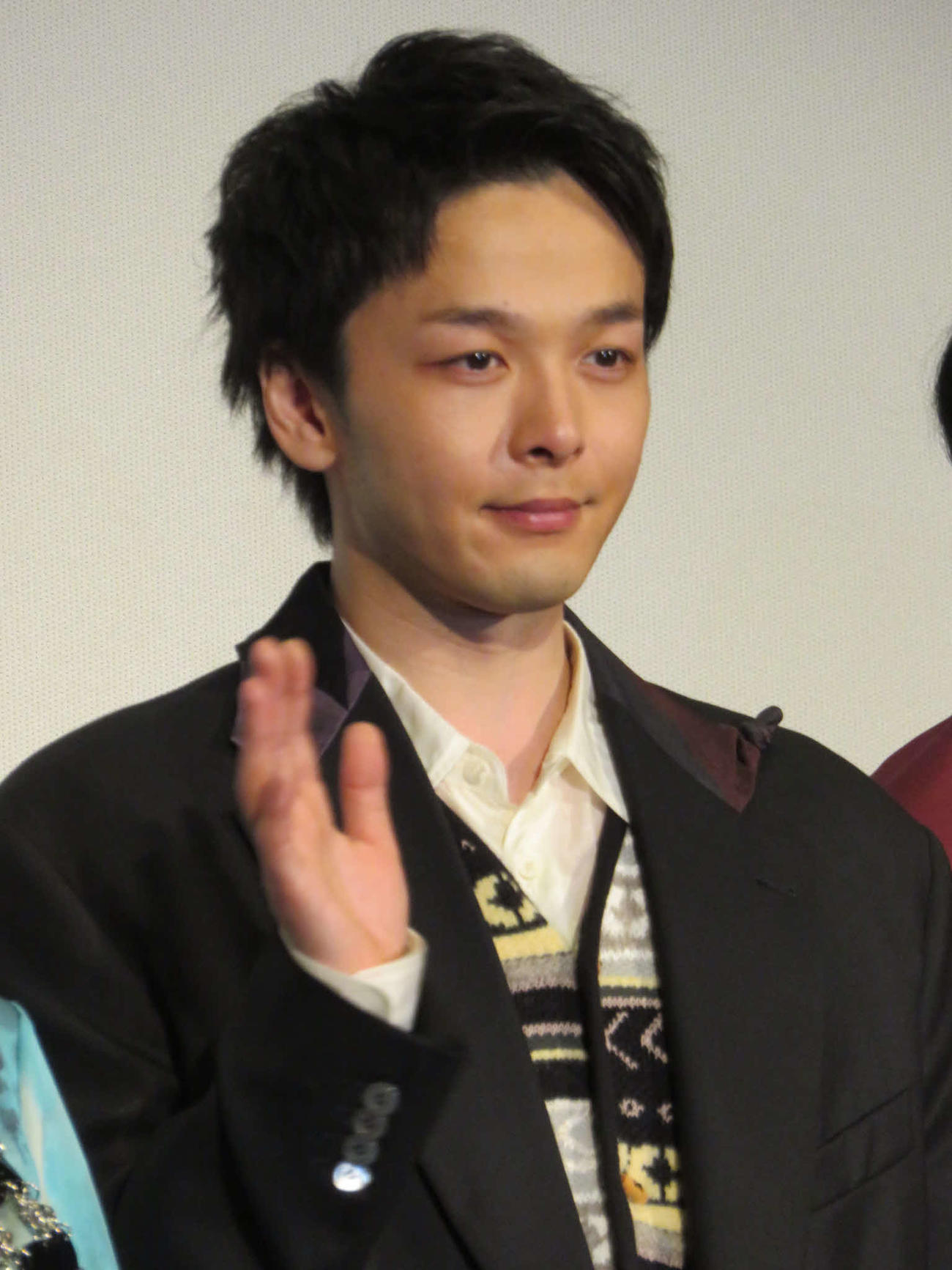主演映画「宇宙人のあいつ」の完成披露舞台あいさつに出席した中村倫也