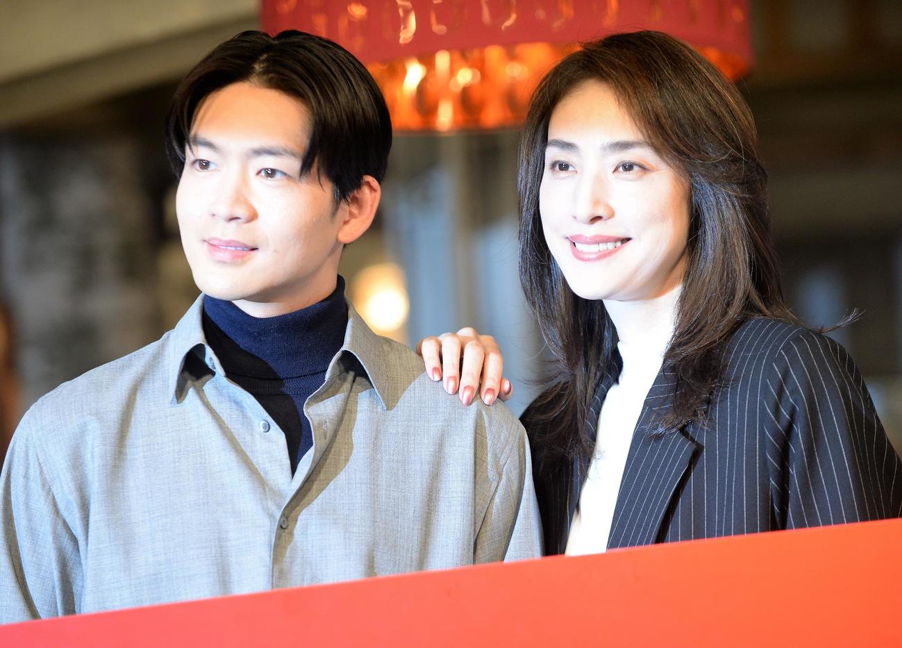 「合理的にあり得ない～探偵・上水流涼子の解明～」の制作発表会見に出席する松下洸平と天海祐希