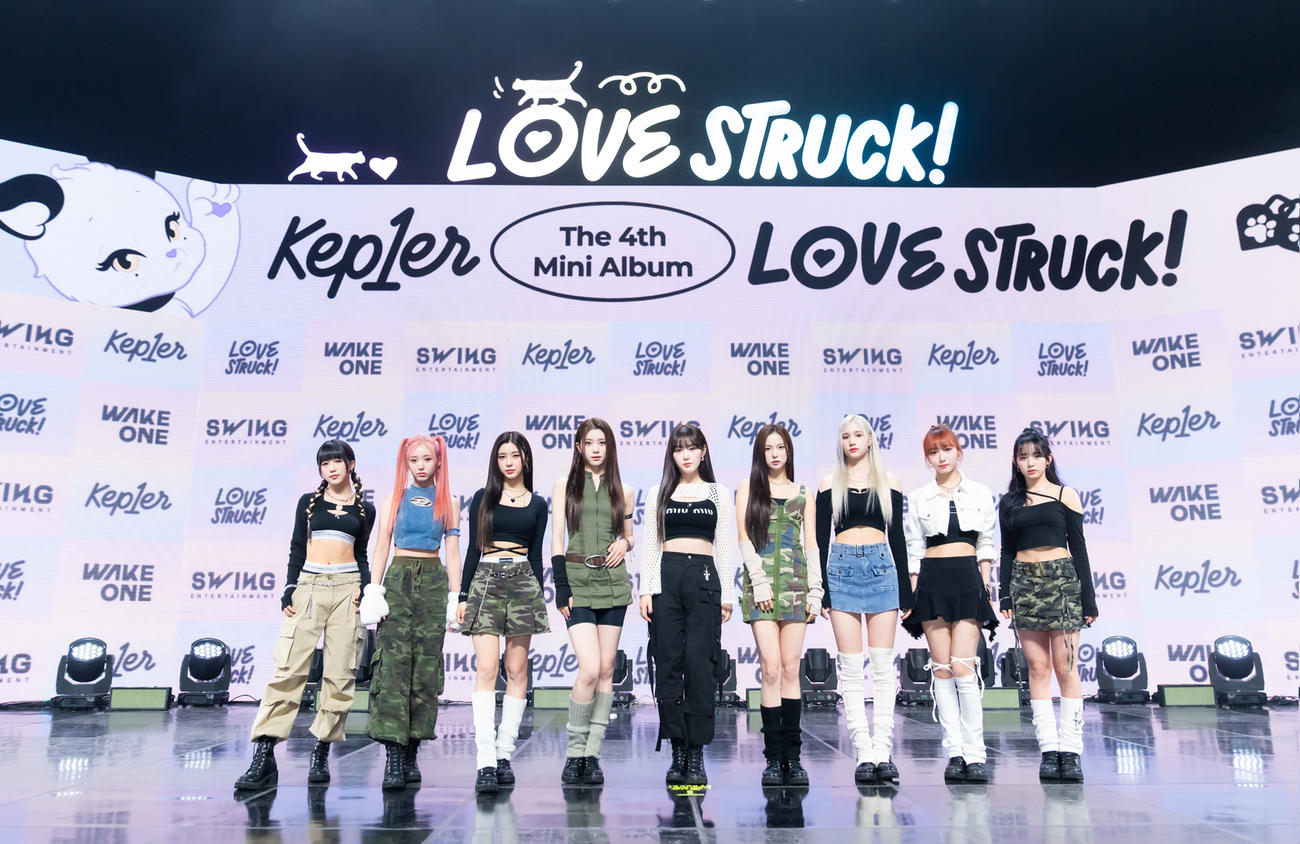 「LOVESTRUCK！」のショーケースを行ったKep1er（C）WAKEONE／SWING ENTERTAINMENT提供