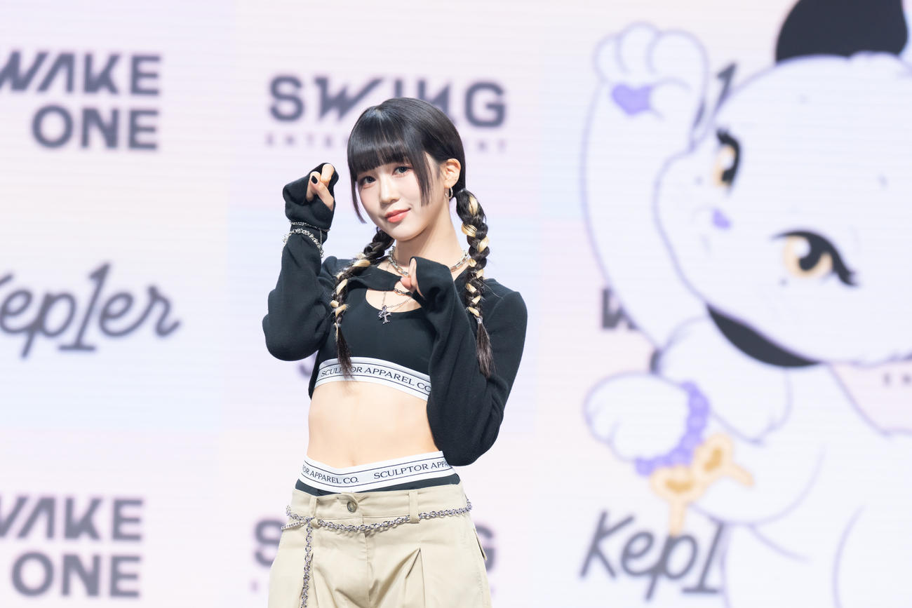 「LOVESTRUCK！」のショーケースを行ったKep1erのヒカル（C）WAKEONE／SWING ENTERTAINMENT提供
