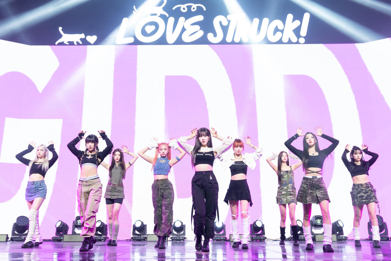「LOVESTRUCK！」のショーケースを行ったKep1er（C）WAKEONE／SWING ENTERTAINMENT提供