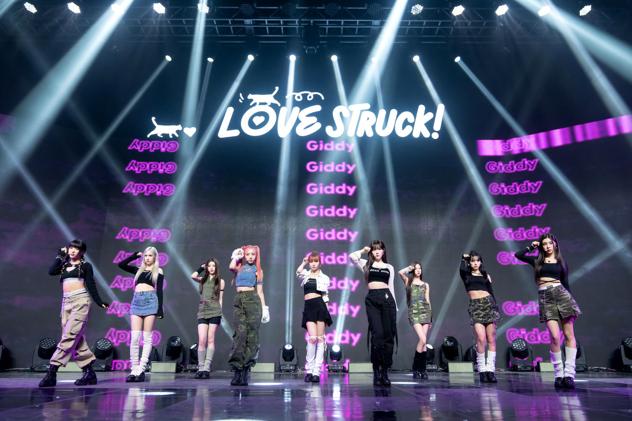 「LOVESTRUCK！」のショーケースを行ったKep1er（C）WAKEONE／SWING ENTERTAINMENT提供