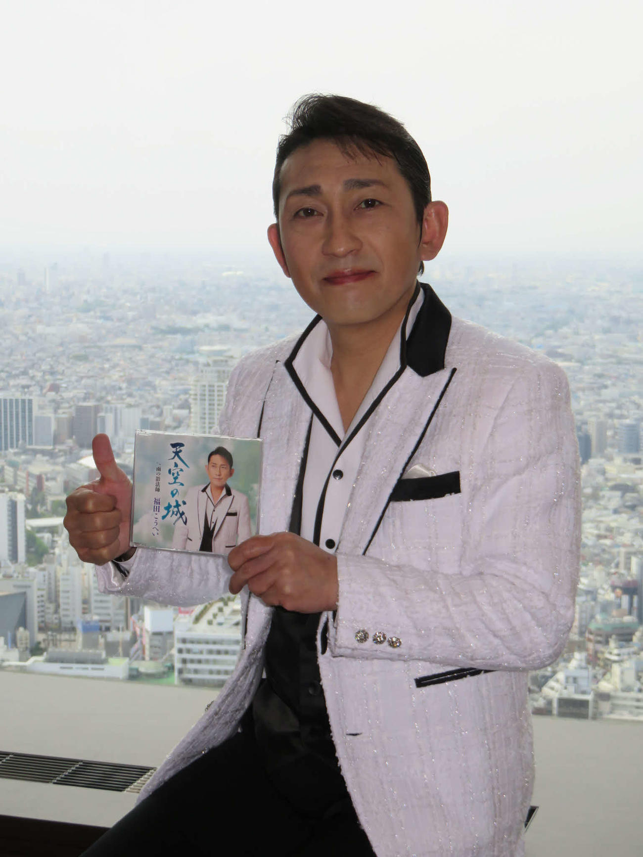 新曲「天空の城」の意気込みを語った福田こうへい