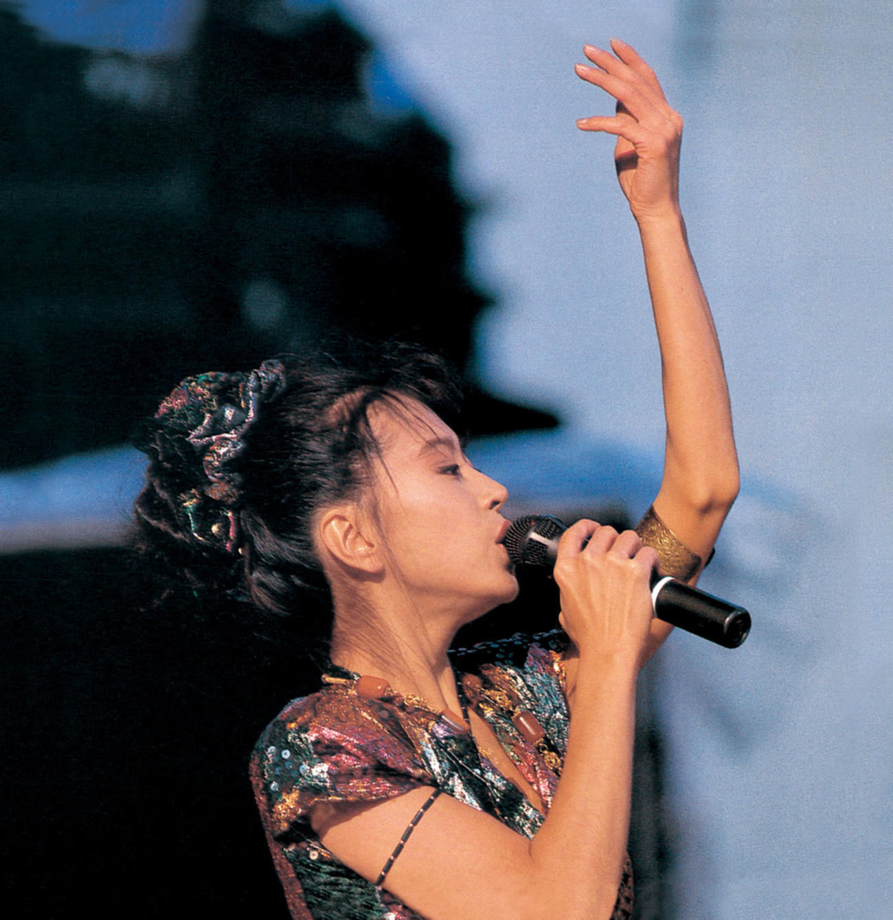 「中森明菜イースト・ライヴ　インデックス23　劇場用4Kデジタルリマスター版」の1シーン(C)1989, 2023 Warner Music Japan Inc.