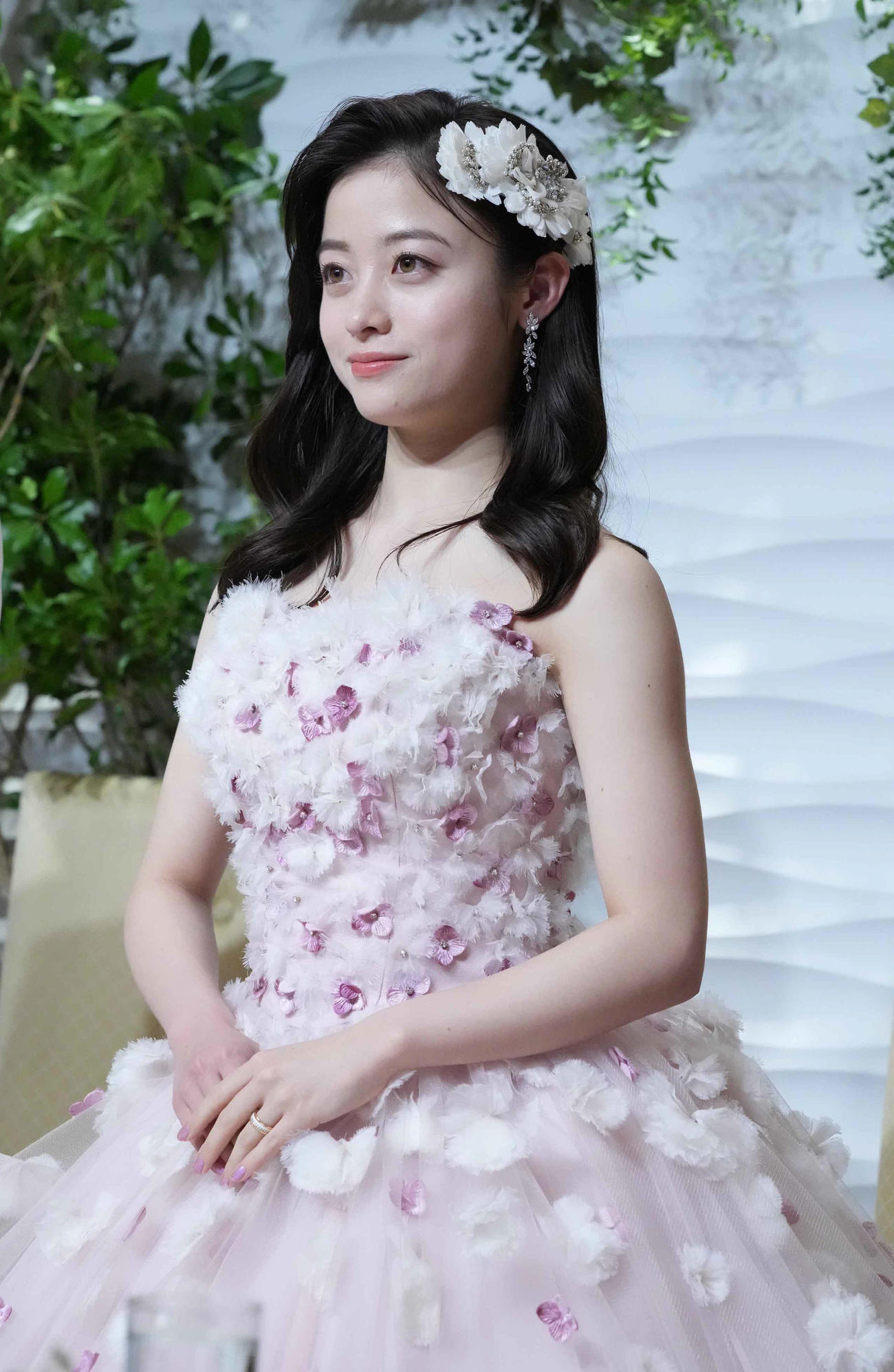 TBS系ドラマ「王様に捧ぐ薬指」完成披露試写会・制作発表の生配信結婚会見に臨む橋本環奈（撮影・小沢裕）