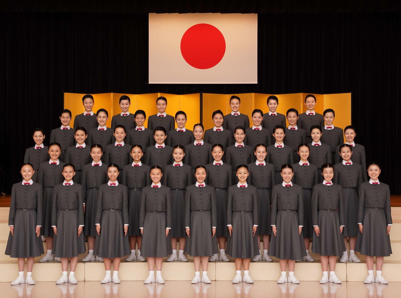 入学式に臨んだ宝塚音楽学校111期生