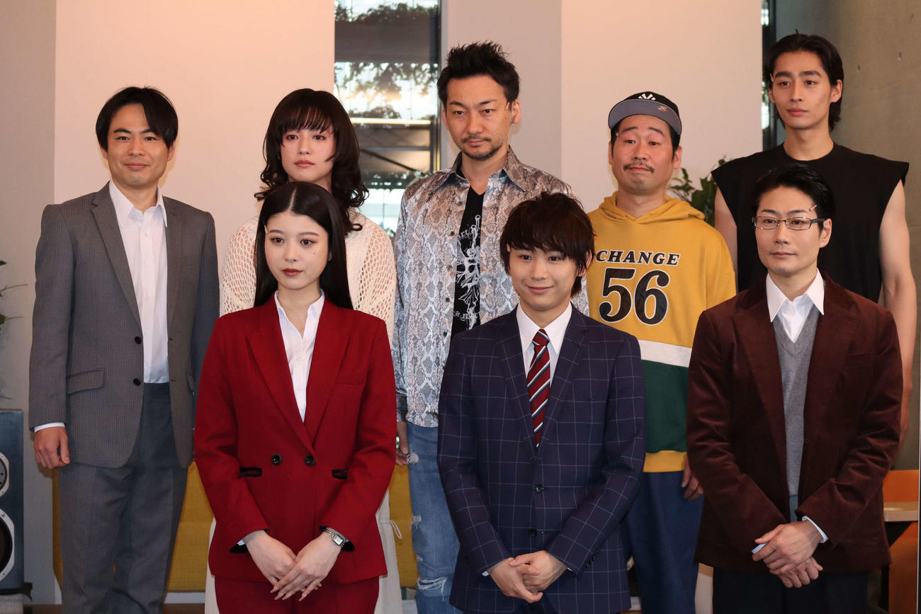 舞台「幾つの大罪～How many sins are there？～」の公開通し稽古を行った、前列左から馬場ふみか、須賀健太、戸次重幸、後列左から黒岩司、ゆうたろう、波岡一喜、前野朋哉、濱尾ノリタカ