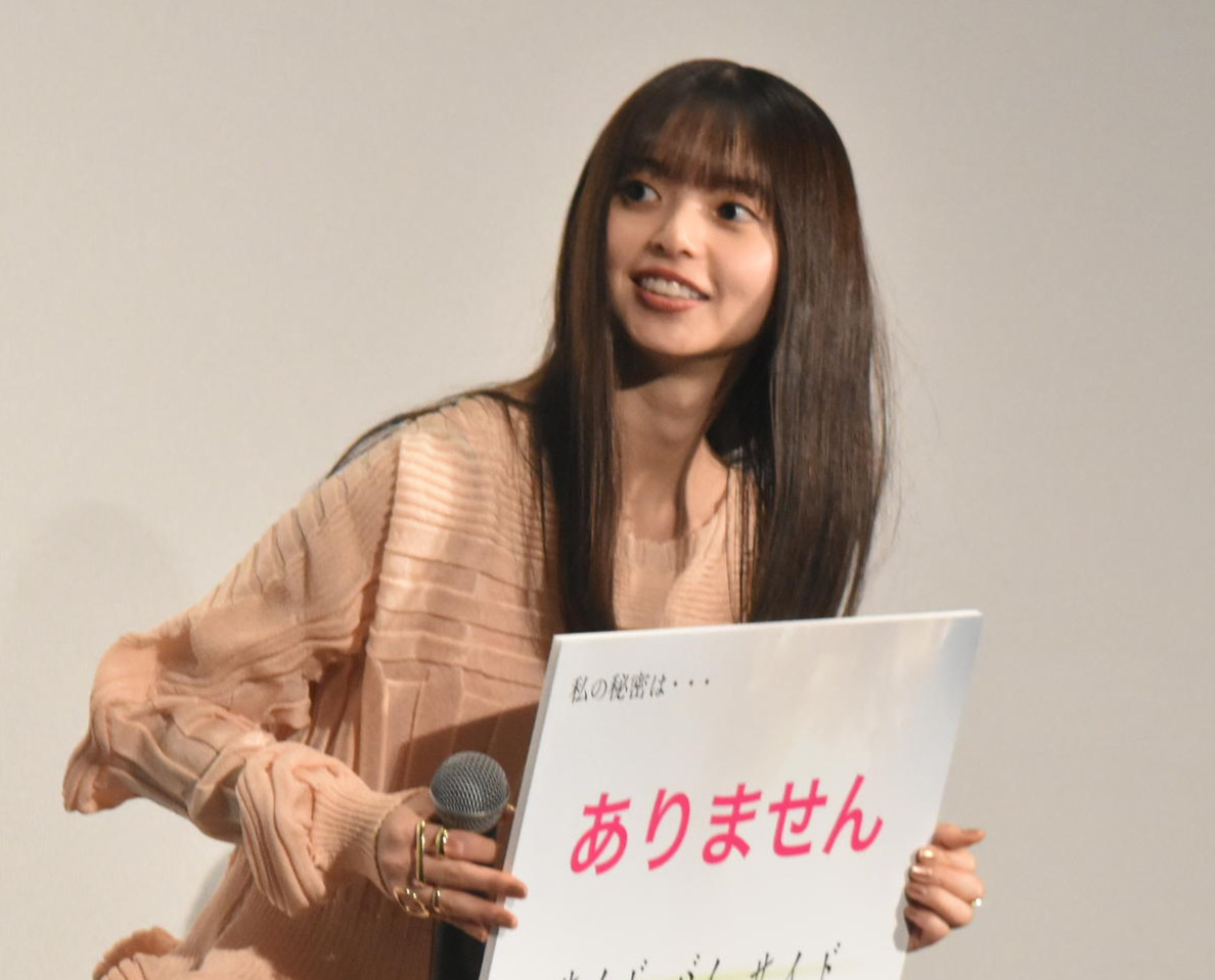 映画「サイド　バイ　サイド　隣にいる人」公開記念舞台あいさつで、自身の秘密は「ありません」と答えた齋藤飛鳥