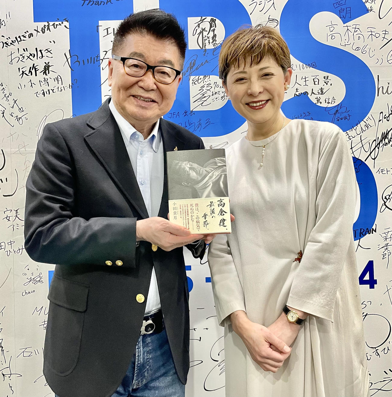 生島企画室会長の生島ヒロシ（左）と小田貴月さん
