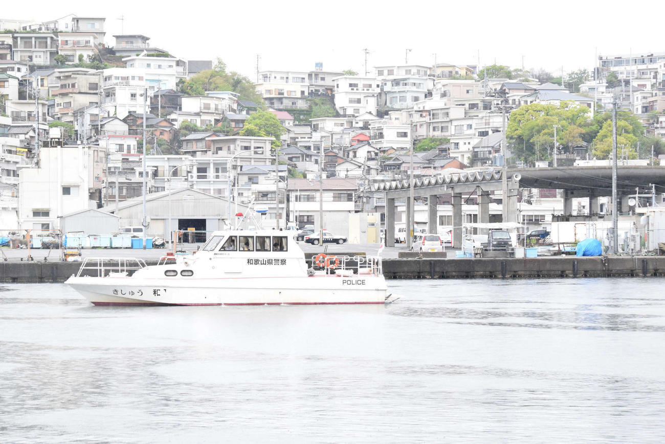 爆発があった雑賀崎漁港（撮影・阪口孝志）