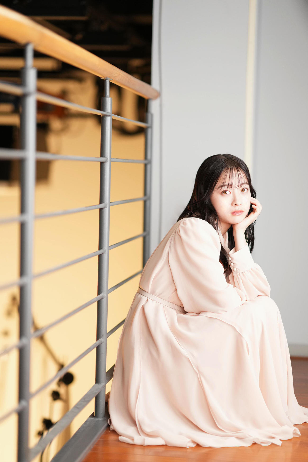 話すと人懐っこく、撮影に入ると愛くるしさや大人っぽさなどたくさんの表情で撮影に臨んだ橋本環奈さん、みんながファンになる理由がわかりました。（撮影・横山健太）