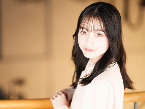 話すと人懐っこく、撮影に入ると愛くるしさや大人っぽさなどたくさんの表情を見せてくれた橋本環奈さん(撮影・横山健太)