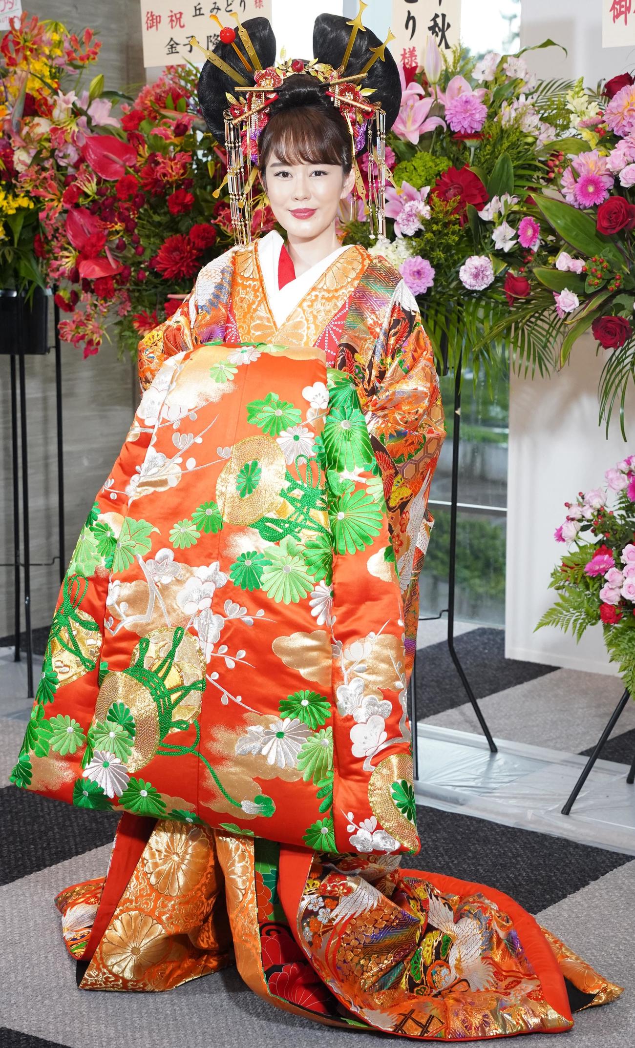 取材に応じた丘みどり（撮影・佐藤勝亮）