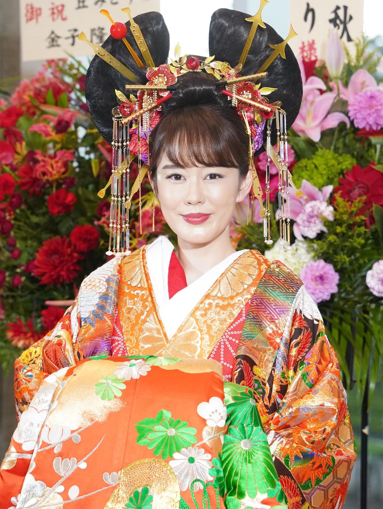取材に応じた丘みどり（撮影・佐藤勝亮）
