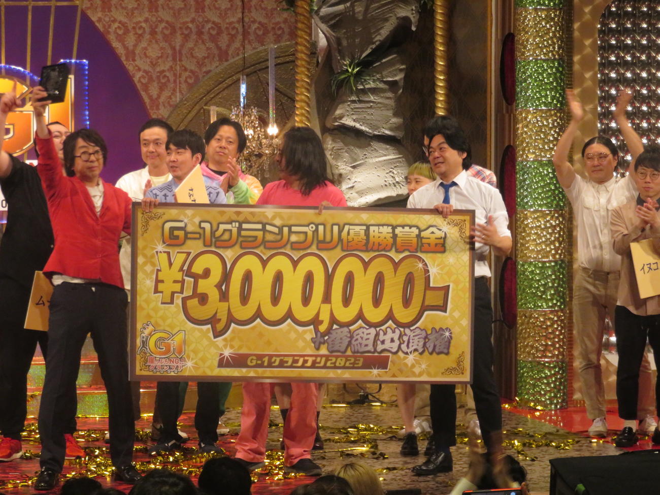 G1グランプリに優勝したモダンタイムスのとしみつ（左）と川崎誠