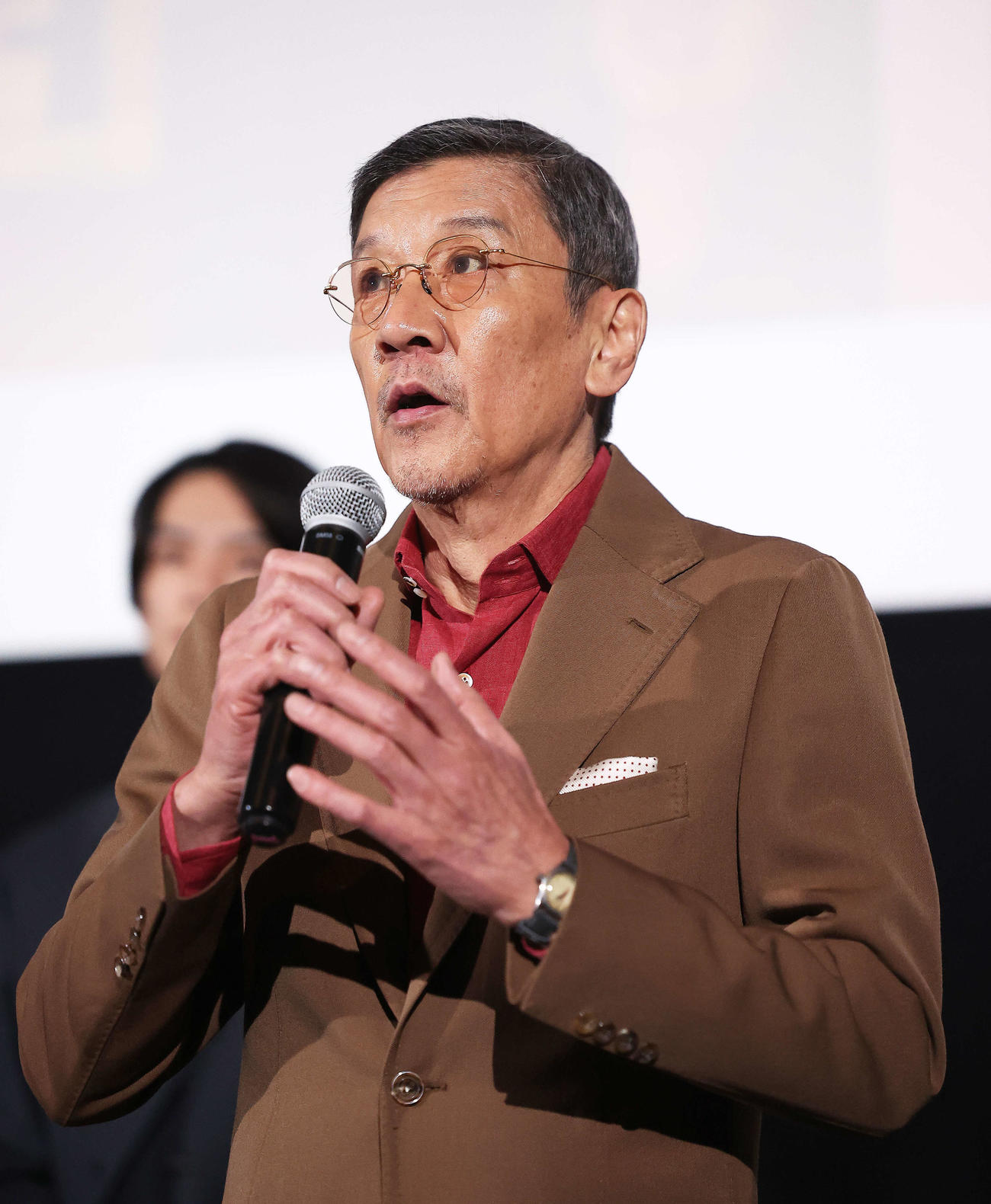 短編映画「たからばこ～守るべきもの～」完成披露試写会であいさつする奥田瑛二（撮影・河田真司）