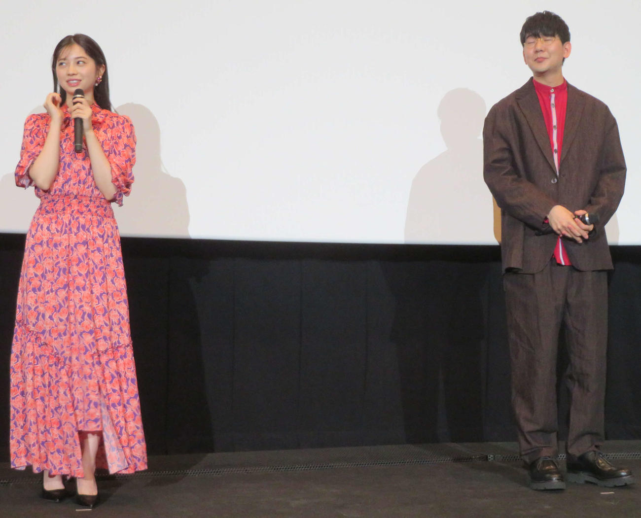 中国のCGアニメ映画「雄獅少年／ライオン少年」完成披露上映イベントで、花江夏樹との初対面の思い出を語り、照れる桜田ひより（撮影・村上幸将）
