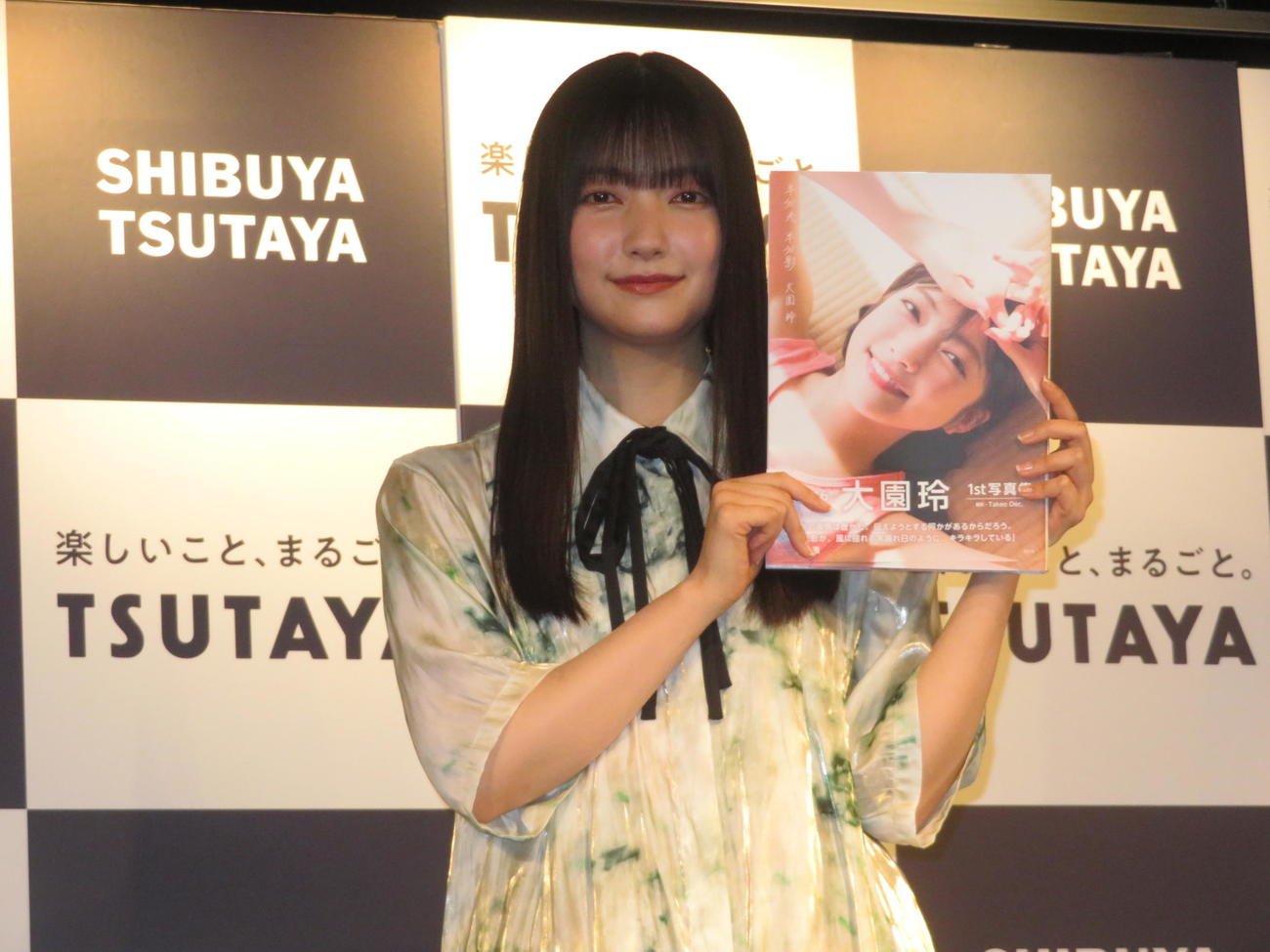 ファースト写真集「半分光、半分影」の発売記念記者会見に出席した櫻坂46大園玲（撮影・横山慧）