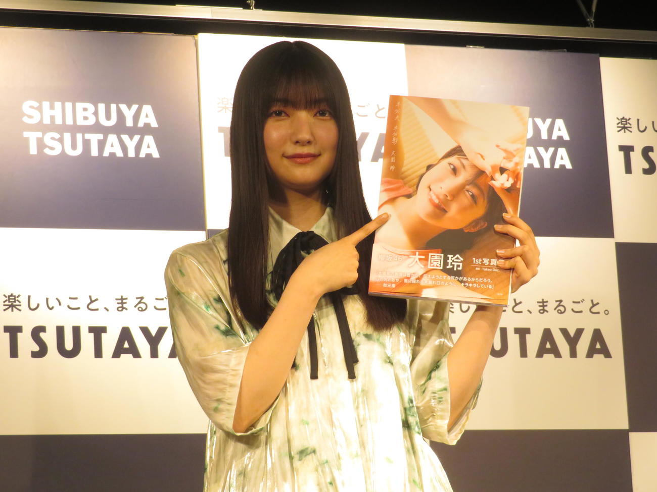 ファースト写真集「半分光、半分影」の発売記念記者会見に出席した櫻坂46大園玲（撮影・横山慧）