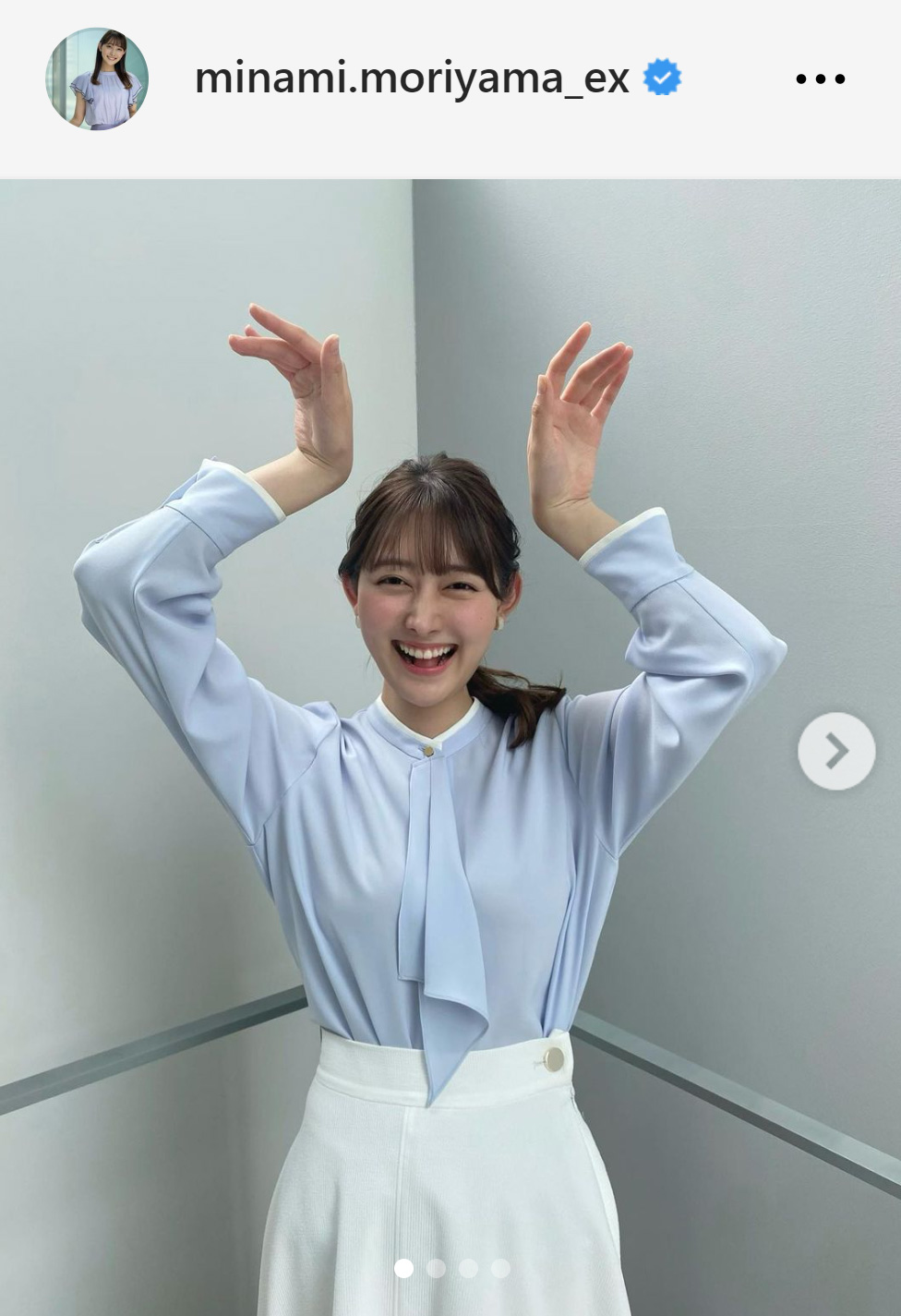 「脱力ストレッチ」のポーズをする森山みなみアナ（森山みなみアナのインスタグラムから）