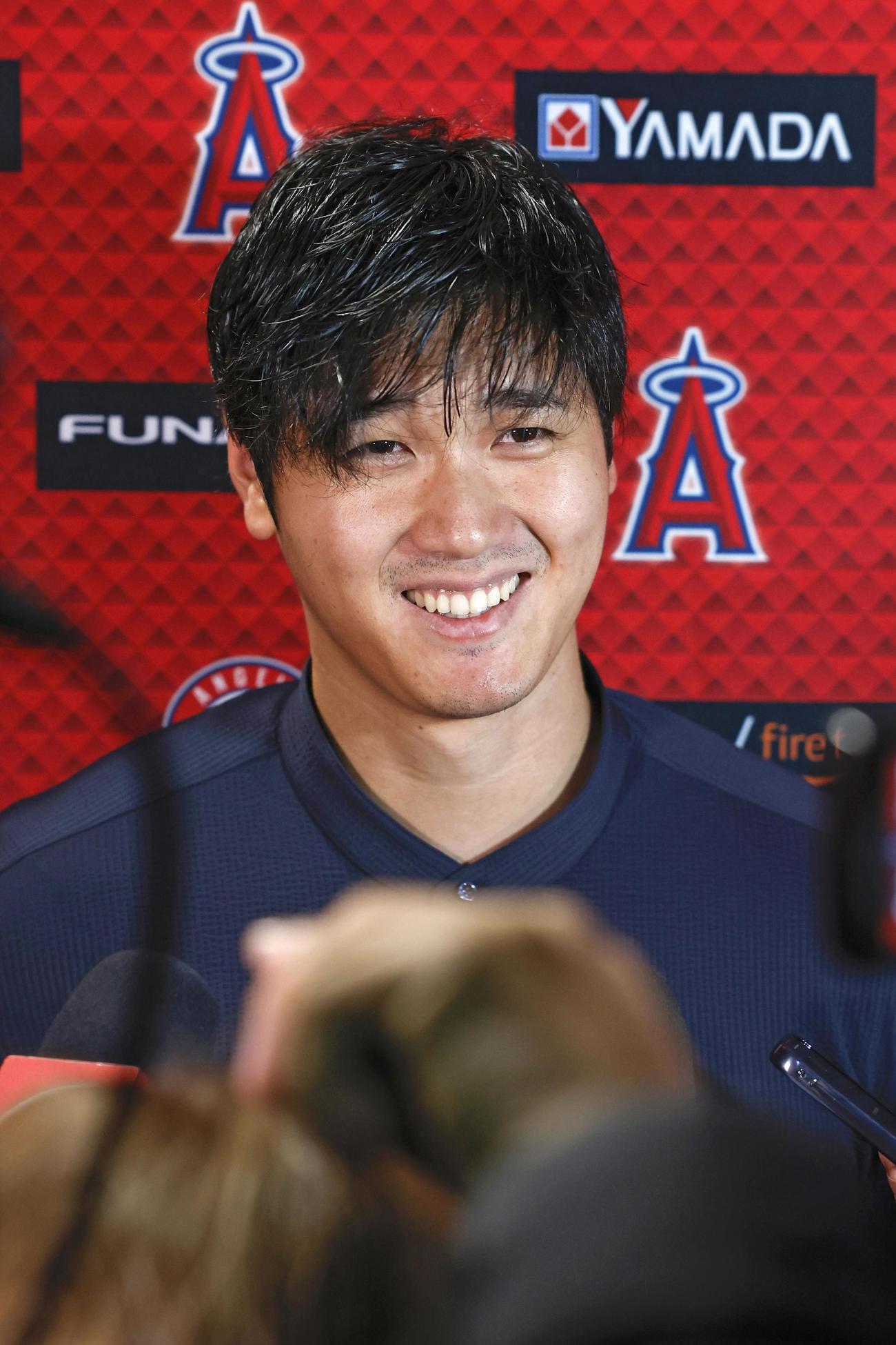 ヤンキース戦を終え、取材に応じる大谷翔平（共同）