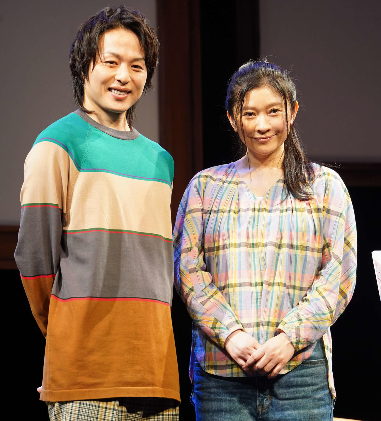 朗読劇「したいとか、したくないとかの話じゃない」の会見に出席した篠原涼子（右）と荒木宏文（撮影・佐藤勝亮）