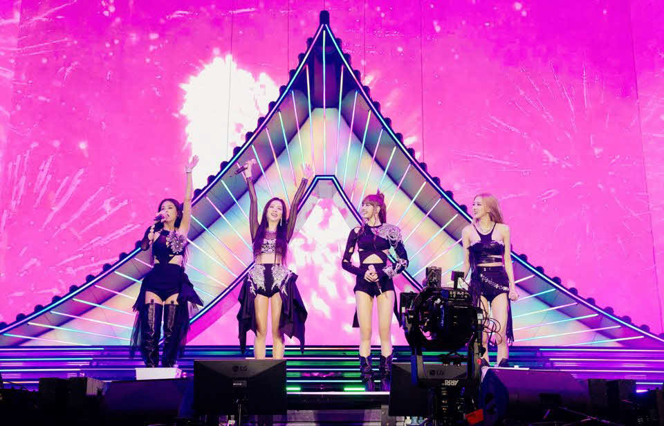 「コーチェラ」でパフォーマンスするBLACKPINK