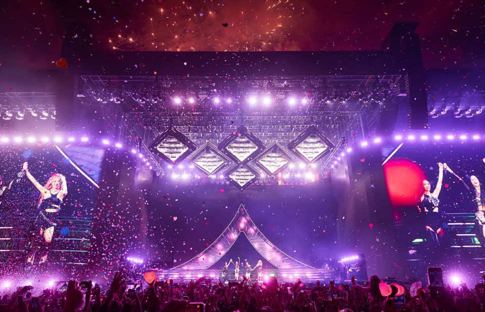 「コーチェラ」でパフォーマンスするBLACKPINK