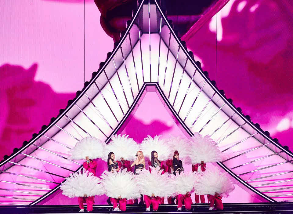 「コーチェラ」でパフォーマンスするBLACKPINK