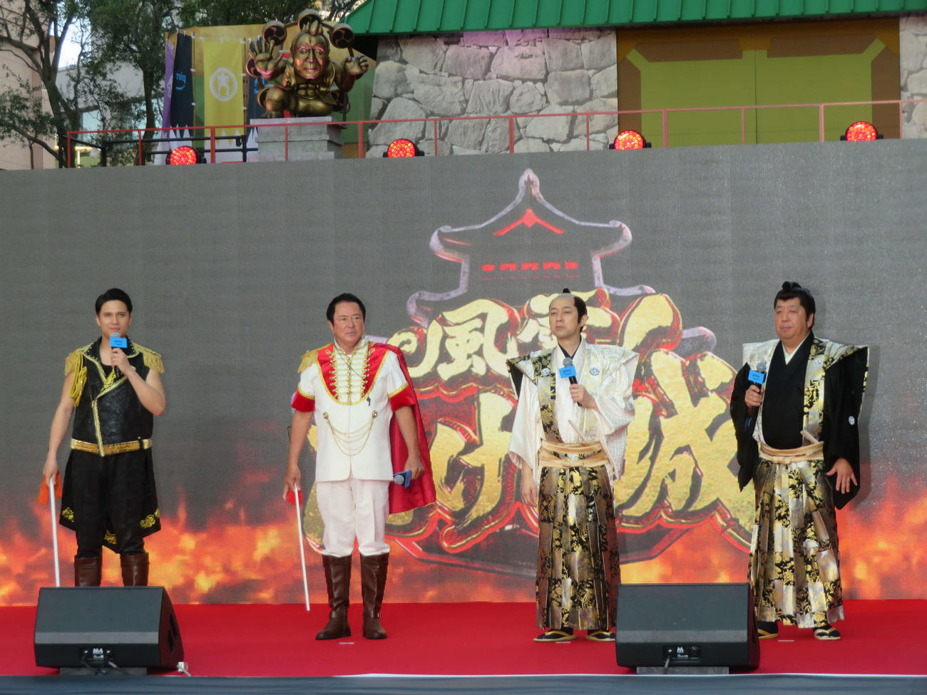 Amazonプライムビデオ「風雲！たけし城」ワールドプレミアに出席した、左から木村昴、谷隼人バナナマン設楽統、日村勇紀（撮影・村上幸将）