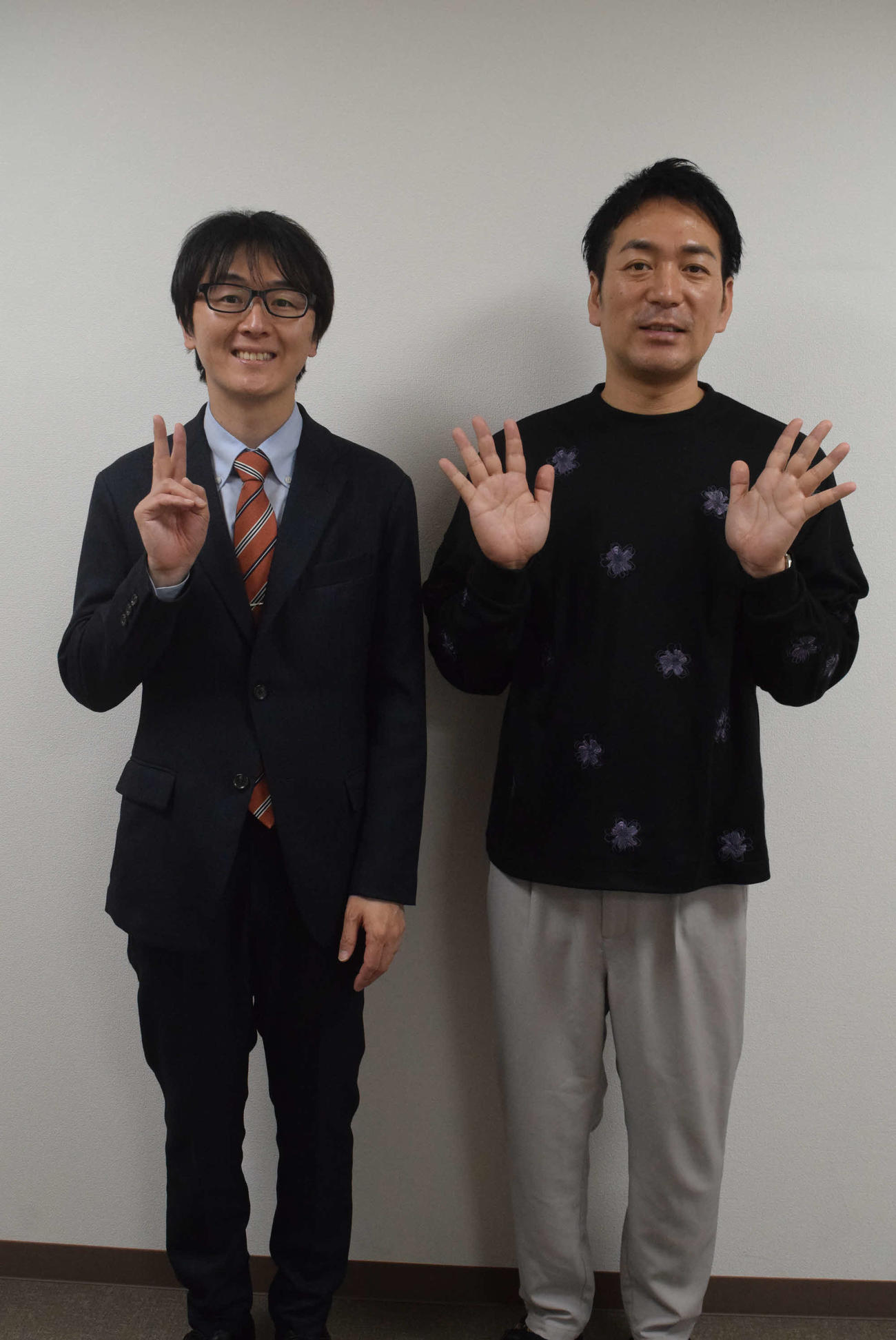 子育て方針は対照的な「スーパーマラドーナ」田中一彦と武智（右）（撮影・阪口孝志）