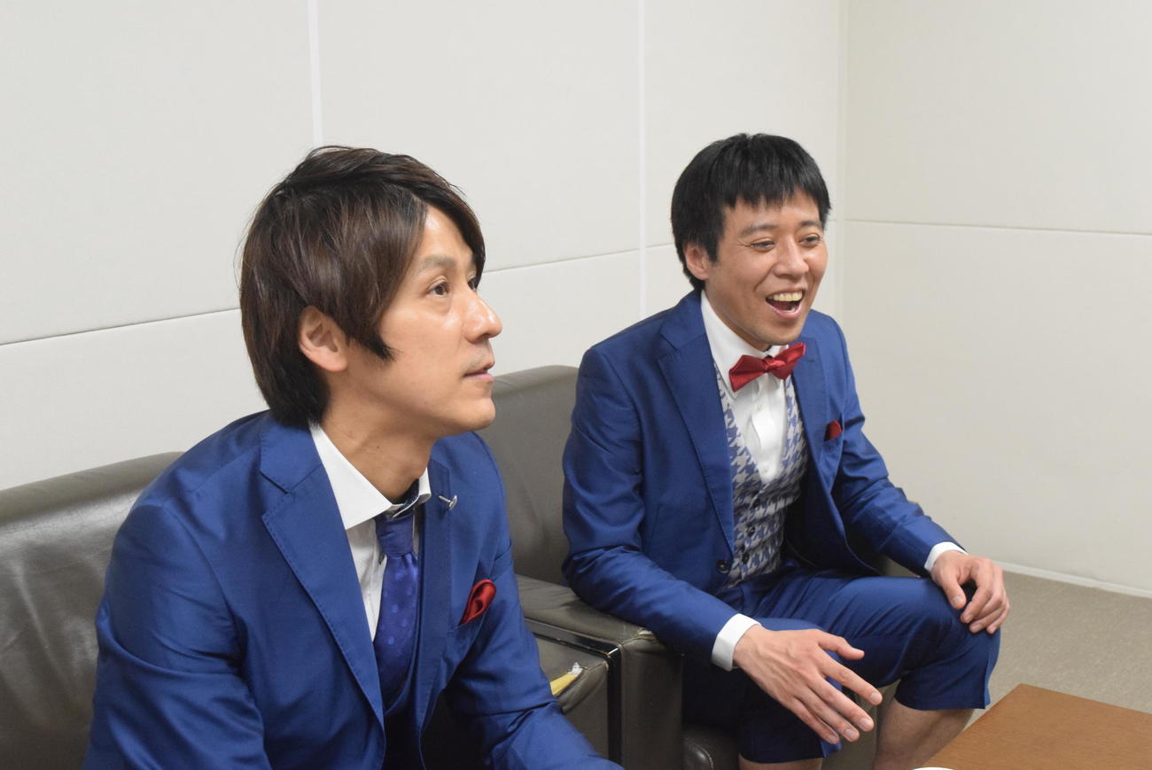 息子と野球がしたい瀬戸洋祐と娘が心配なウーイェイよしたか（右）（撮影・阪口孝志）