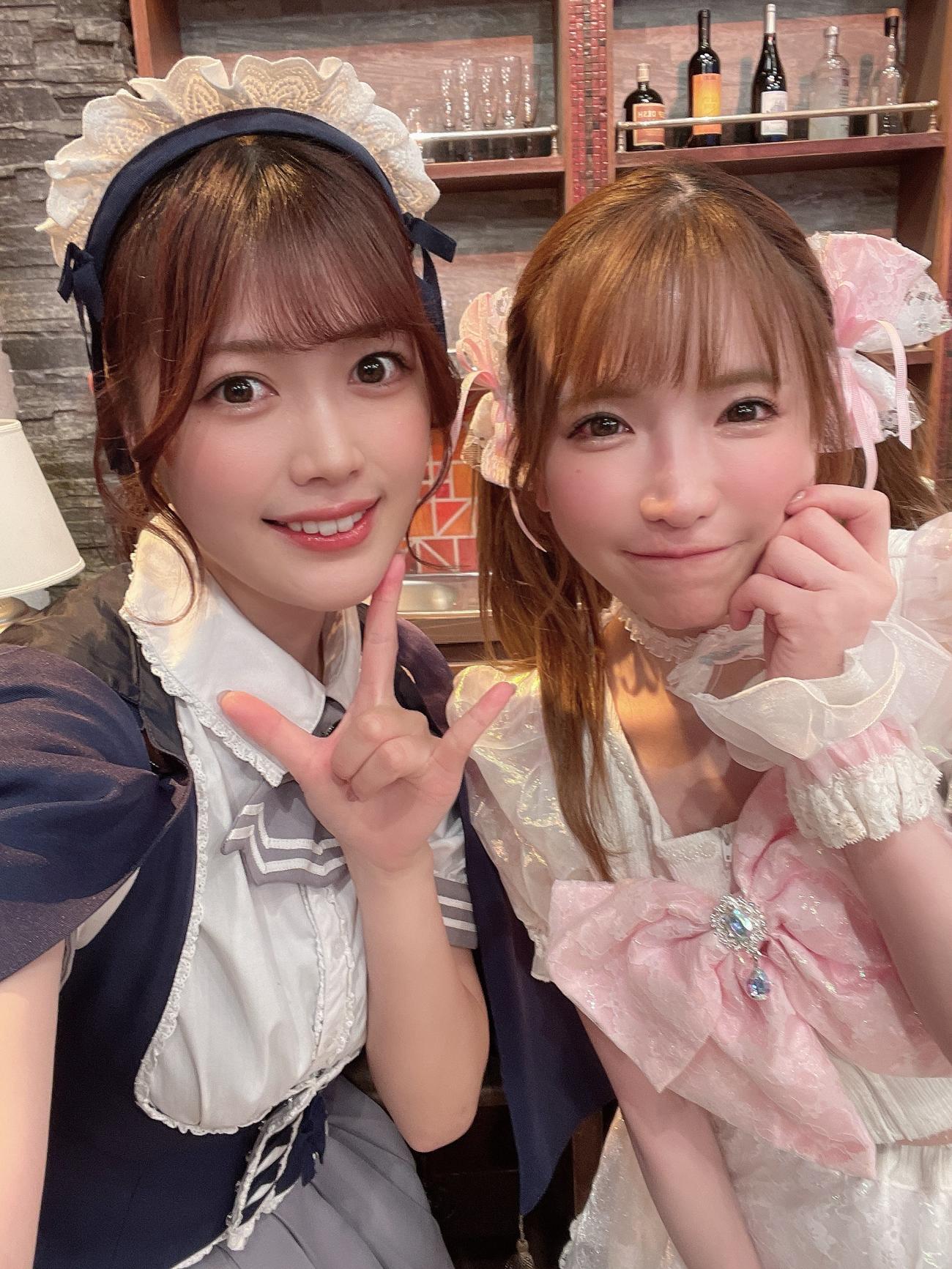 「オールナイトフジコ」で共演した「もえあず」こともえのあずき（右）と「純情のアフィリア」の渚カオリ