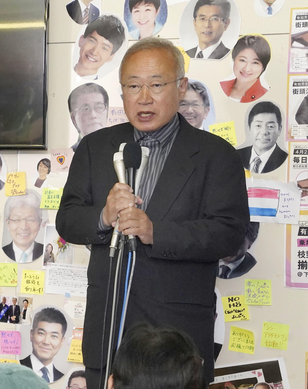 衆院山口4区の補欠選挙で落選が決まり、敗戦の弁を述べる有田芳生氏