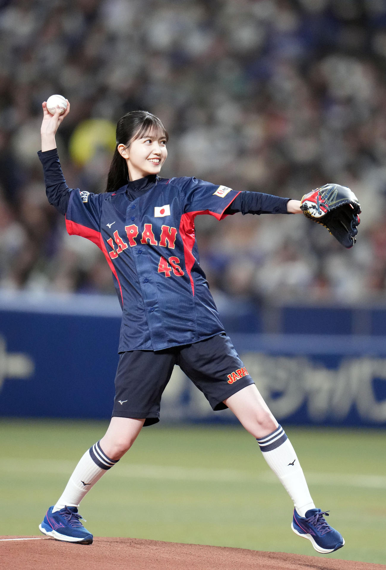 3月4日、侍ジャパン壮行試合で始球式を務める乃木坂46久保史緒里