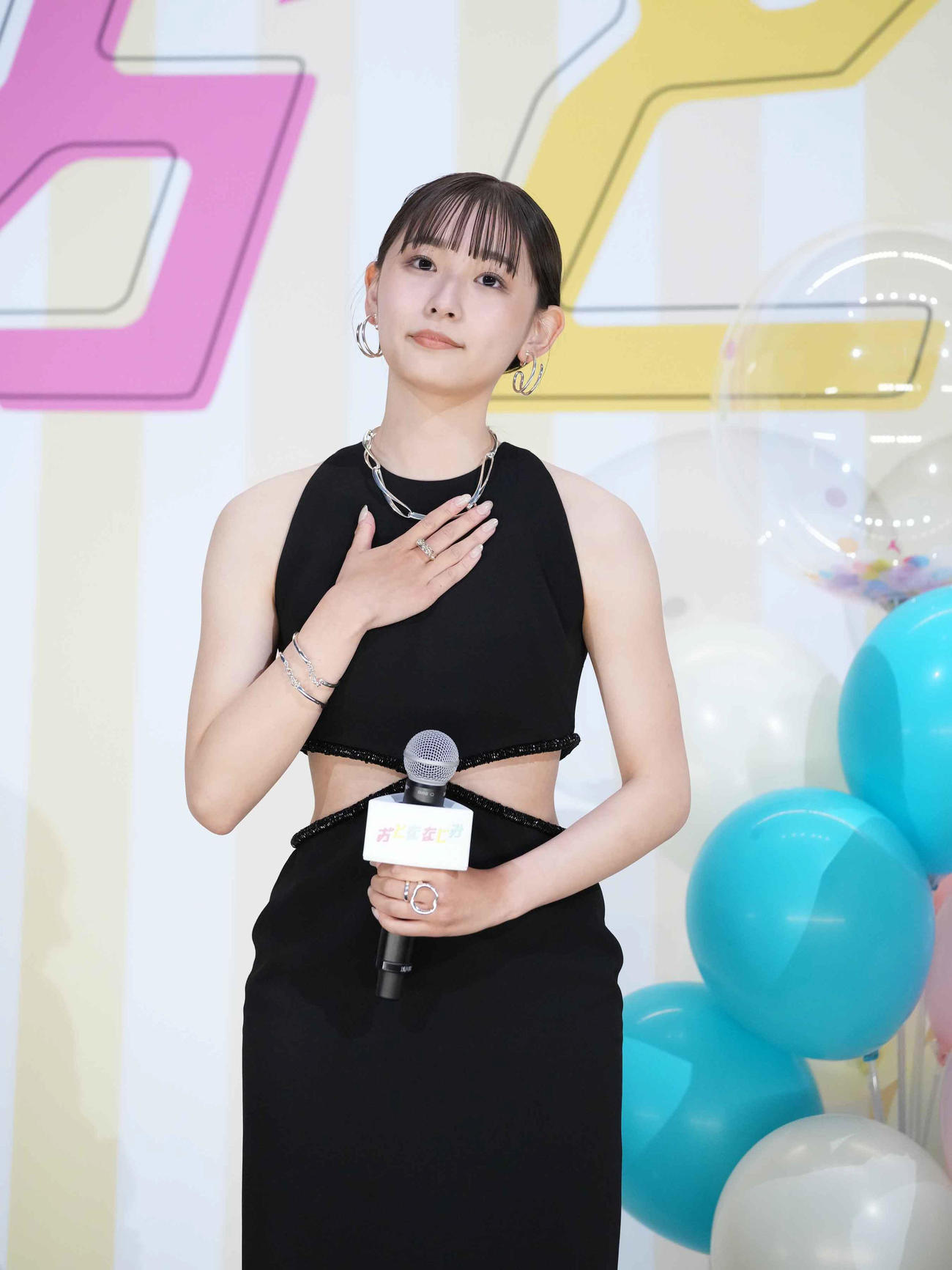 映画「おとななじみ」プレミア試写会に臨む浅川梨奈（撮影・小沢裕）