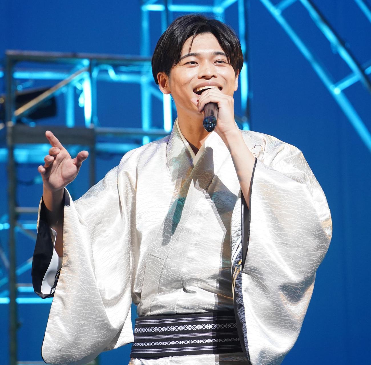 ライブを開催した二見颯一（撮影・佐藤勝亮）