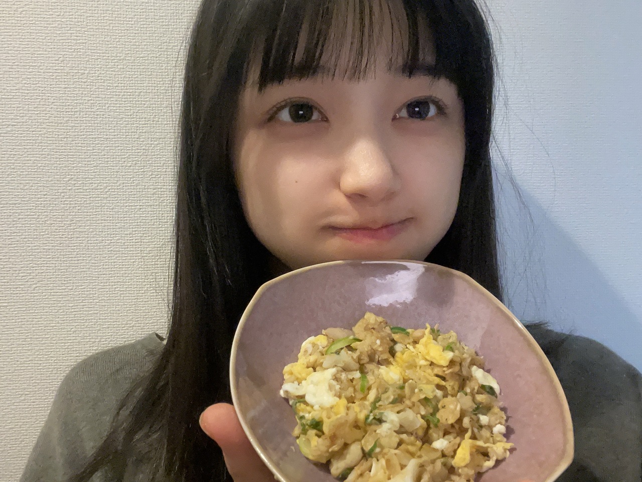 チャーハンを作った乃木坂46五百城茉央。五百城茉央公式ブログより